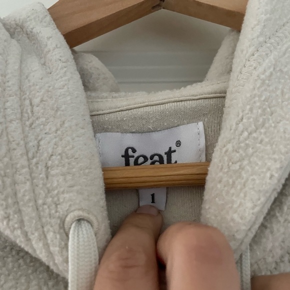 Feat BlanketBlend Cropped Hoodie Oatmilk - Picture 7 of 9